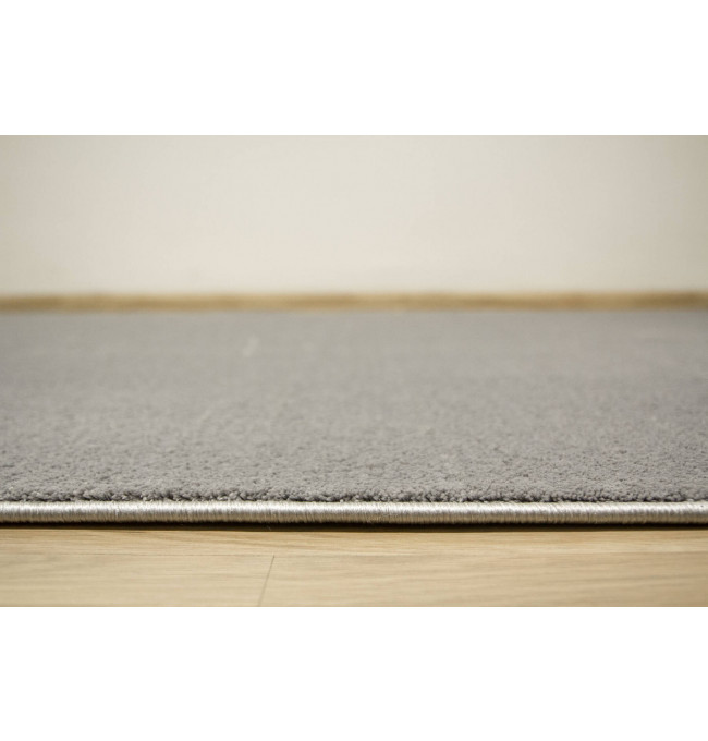 Metrážny koberec Lexus 175 strieborný / sivý